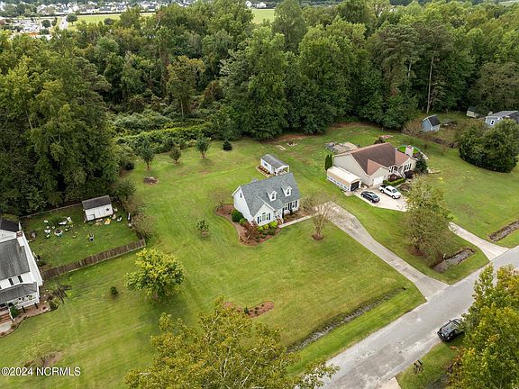 4th image of 2333 Woodridge Drive