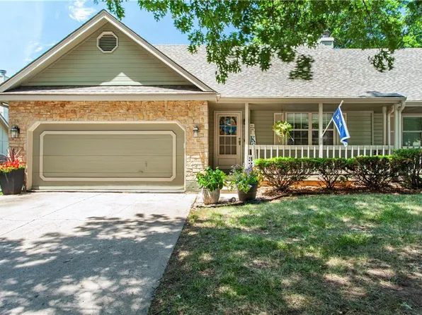320 N Park Dr, Raymore, MO 64083