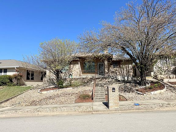 3rd image of 214 Oak Hill Dr