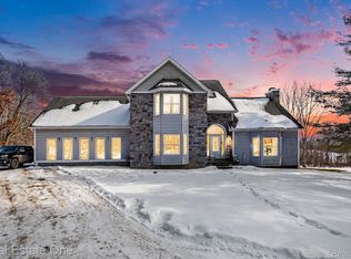 18403 Taylor Lake Rd, Holly, MI 48442