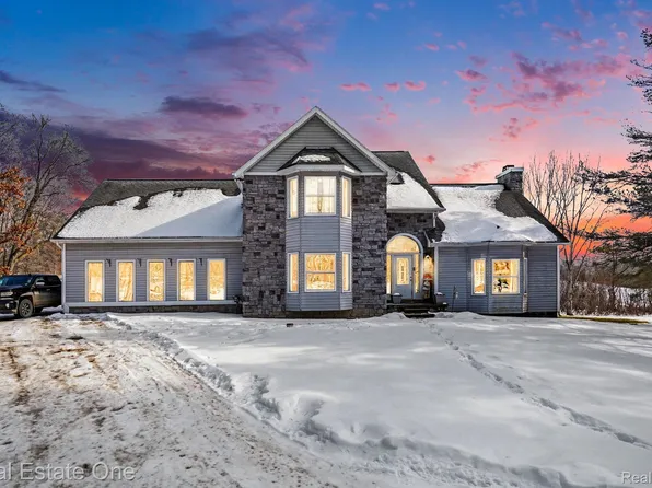 18403 Taylor Lake Rd, Holly, MI 48442