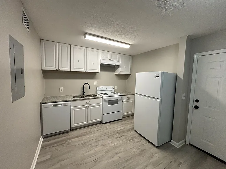 1263 Cedar Ave — Photo 3