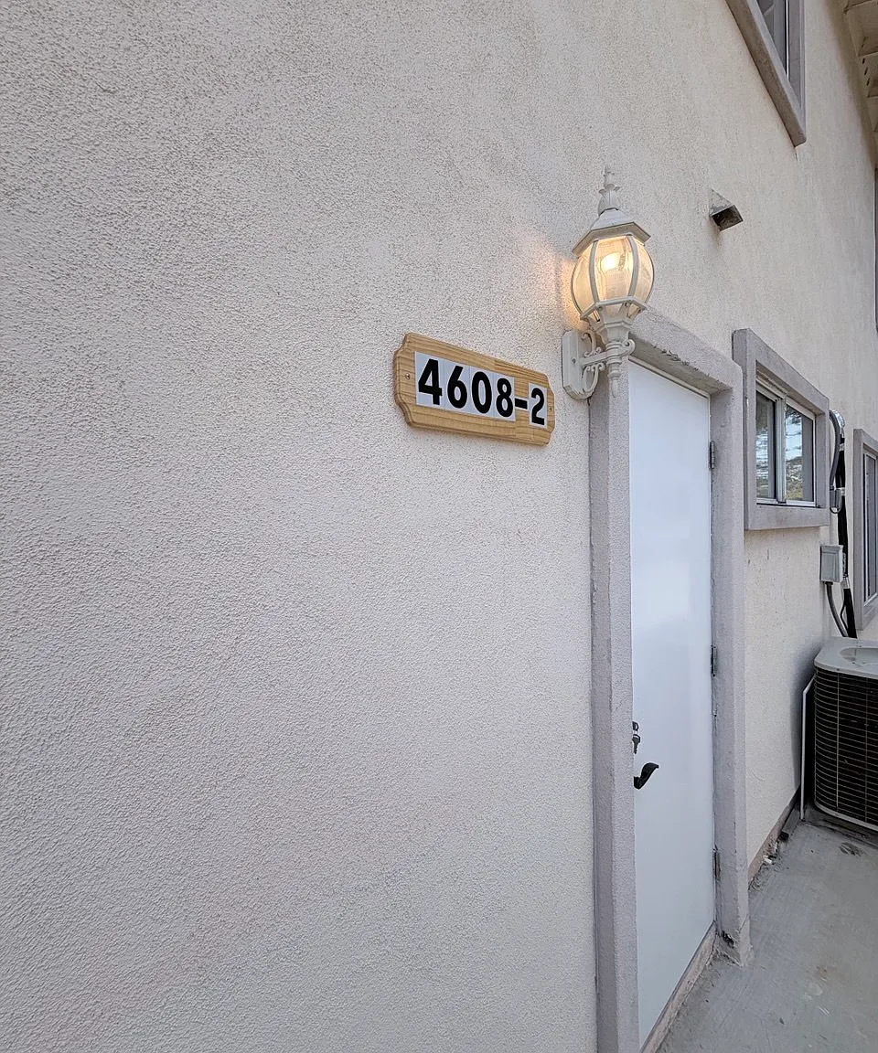1 bed, 425 sqft, $2,299 — Photo 2