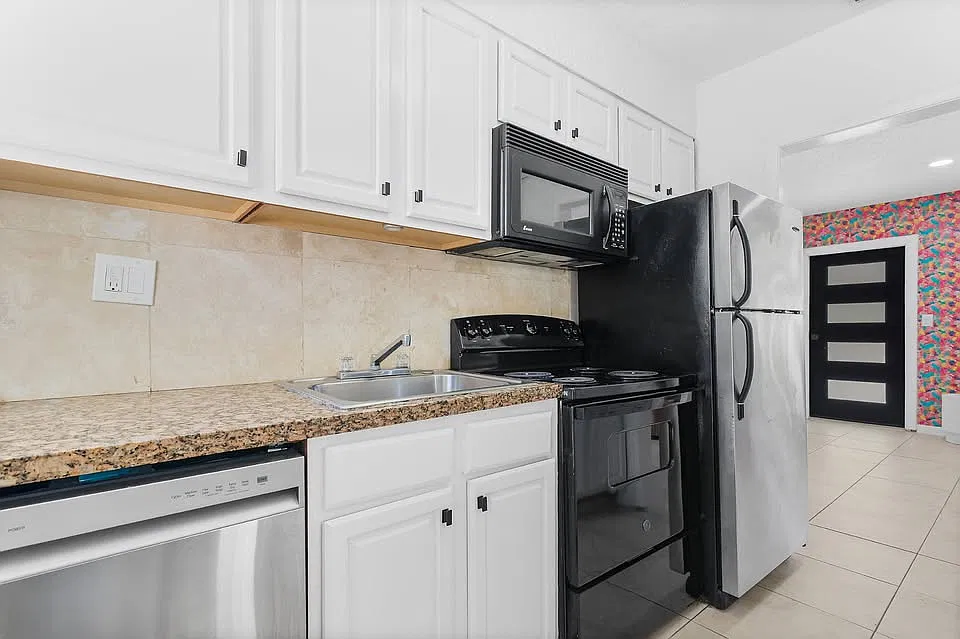 2 bed, 900 sqft, $2,550 — Photo 3