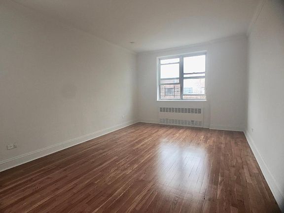2nd image of 3555 Oxford Ave APT 4G