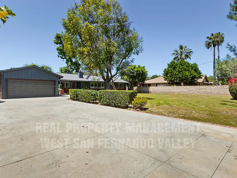 9801 Columbus Ave — Photo 3