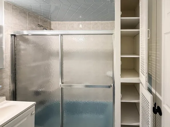 90 Carlton Avenue image 23 of 40