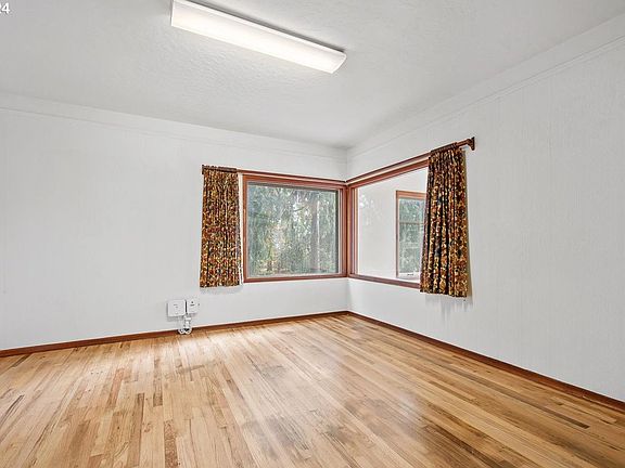 5th image of 5714 NE 40th St