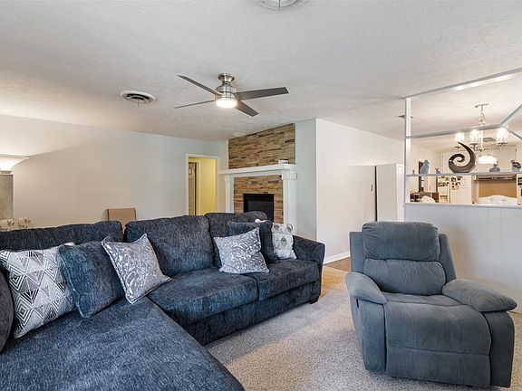 2nd image of 4200 Woody Ln