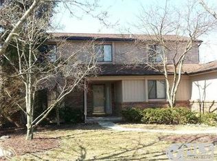 30351 Southampton Ln, Farmington Hills, MI 48331