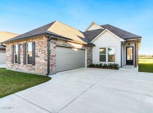 104 Ridley Ln, Youngsville, LA 70592