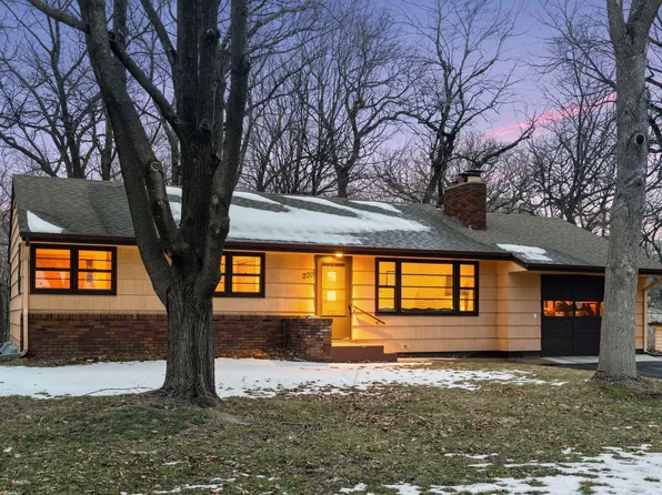 220 W 77th St, Chanhassen, MN 55317