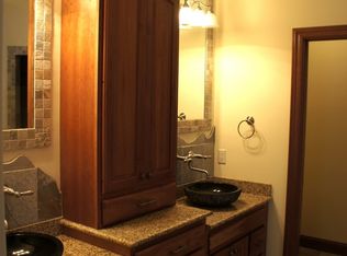 5625 Cobblestone Ln, Waunakee, WI 53597