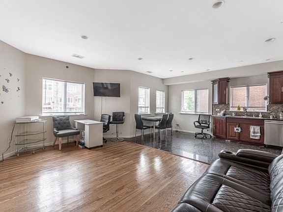 3rd image of 2841 Ford St APT 1F