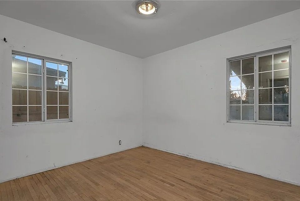 1st image of 3007 N 6th Ave