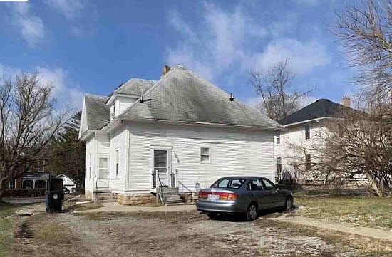 2nd image of 460 S South St