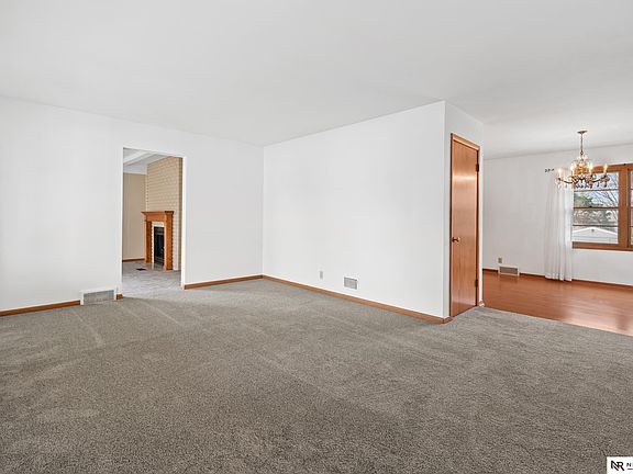 5th image of 5323 Grover St