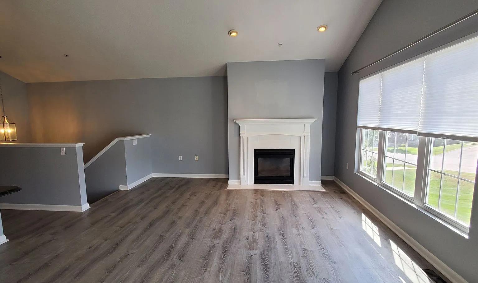 Chelsea Park Charming 2 Bedroom, 2 Bathroom Upper Level End Unit — Photo 3