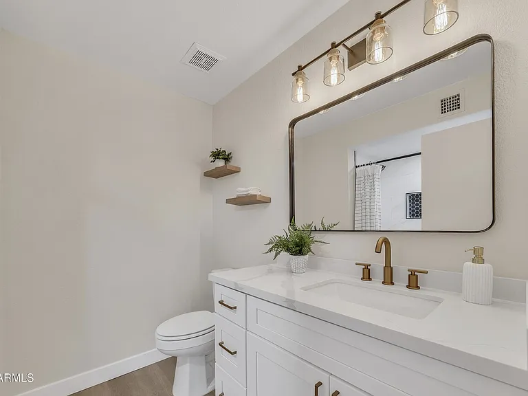 8830 W Saint John Rd — Photo 16