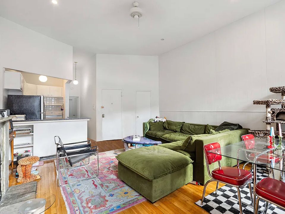 1st image of 212 E 11th St APT 4