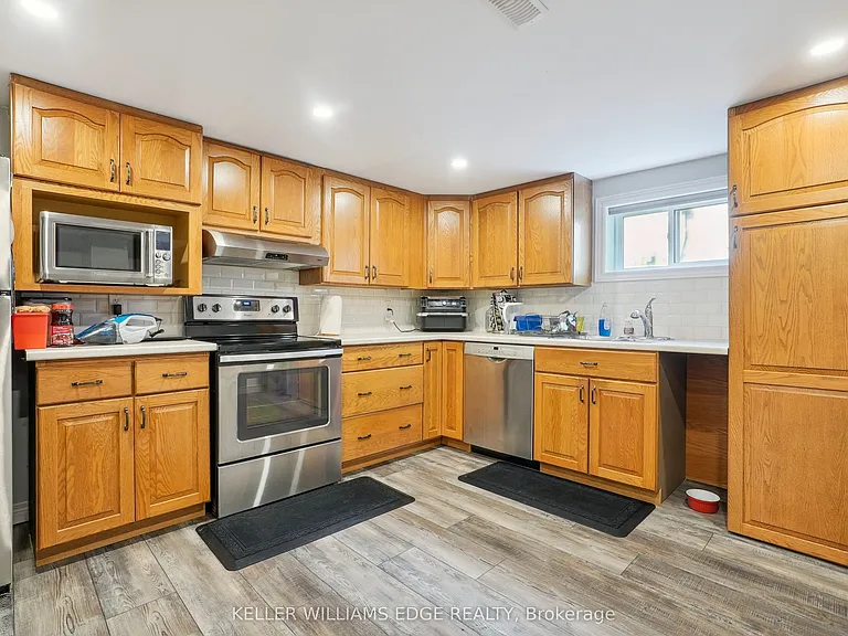 13 Beaucourt Pl #LOWER — Photo 8