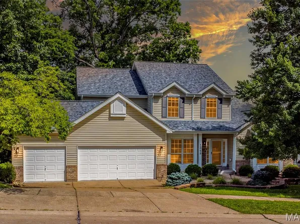 1348 Richland Meadows Dr, Ballwin, MO 63021