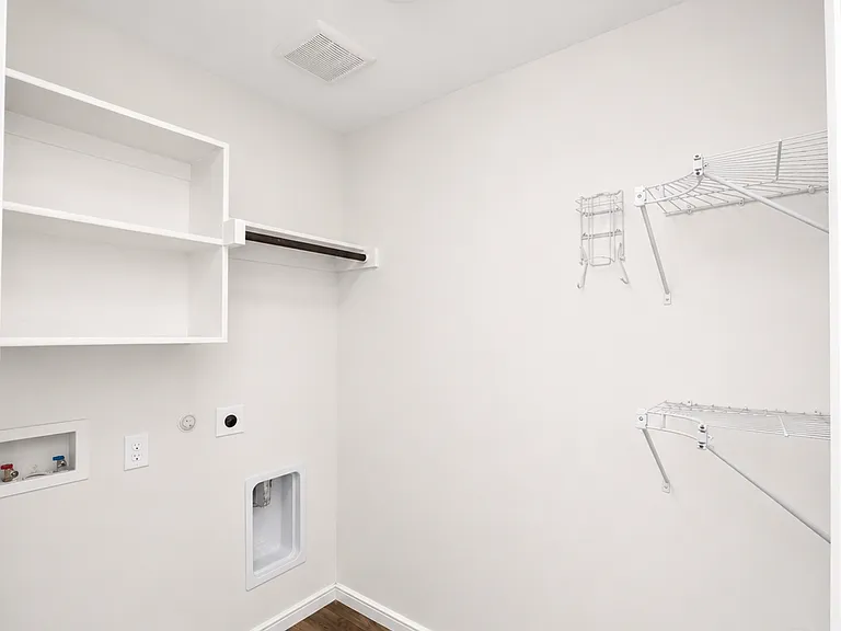 3903 Pioneer Dr — Photo 16