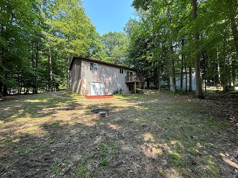 19161 White Pine Dr — Photo 2