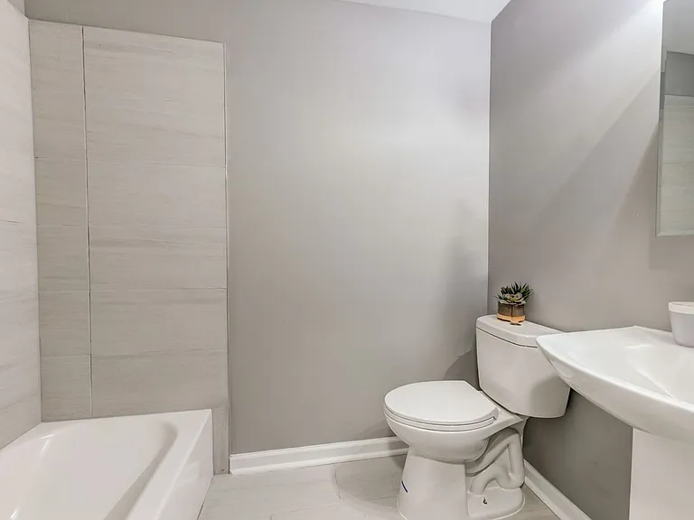 Lavana Falls Apartments — Photo 17