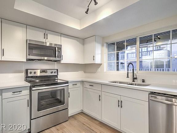 2nd image of 4916 Calle Del Cajon