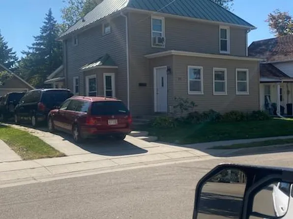 35 W Lewis St, Platteville, WI 53818