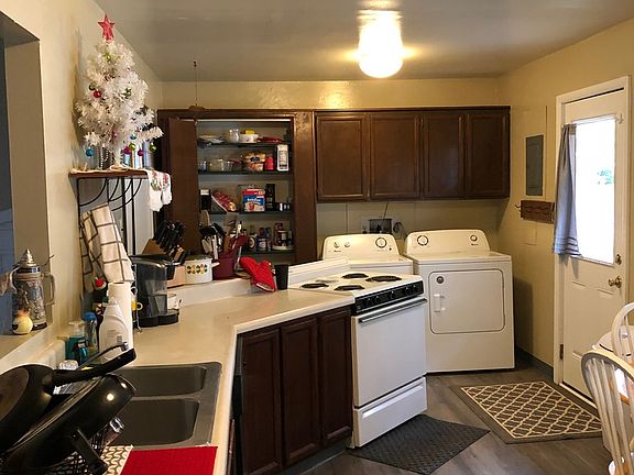 3rd image of 405 N Hillsdale Dr
