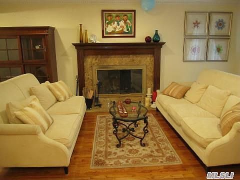 2nd image of 10 Oakley Ln