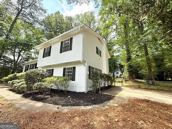 2nd image of 3681 Lavilla Dr