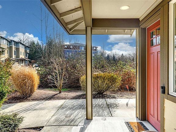 End private unit next to a greenbelt