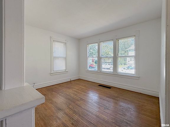 3rd image of 1704 W Callender Ave