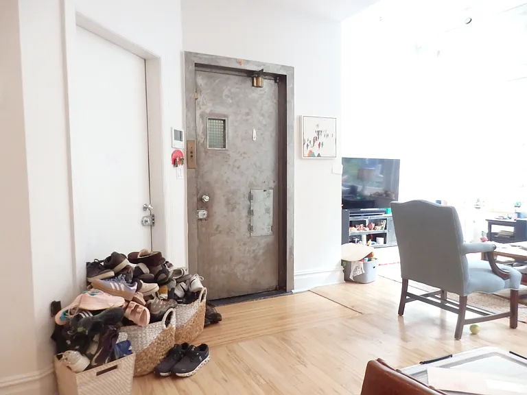 43 E 20th St #2 — Photo 4