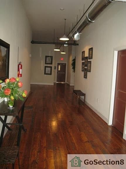 2nd image of 410 N Broadway Ave