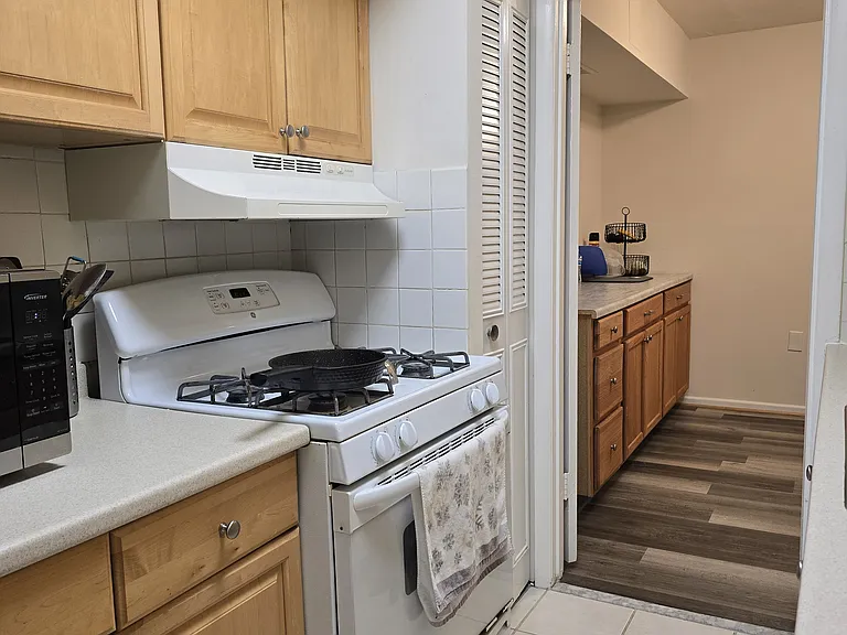2302 Greenery Ln #102-16 — Photo 6