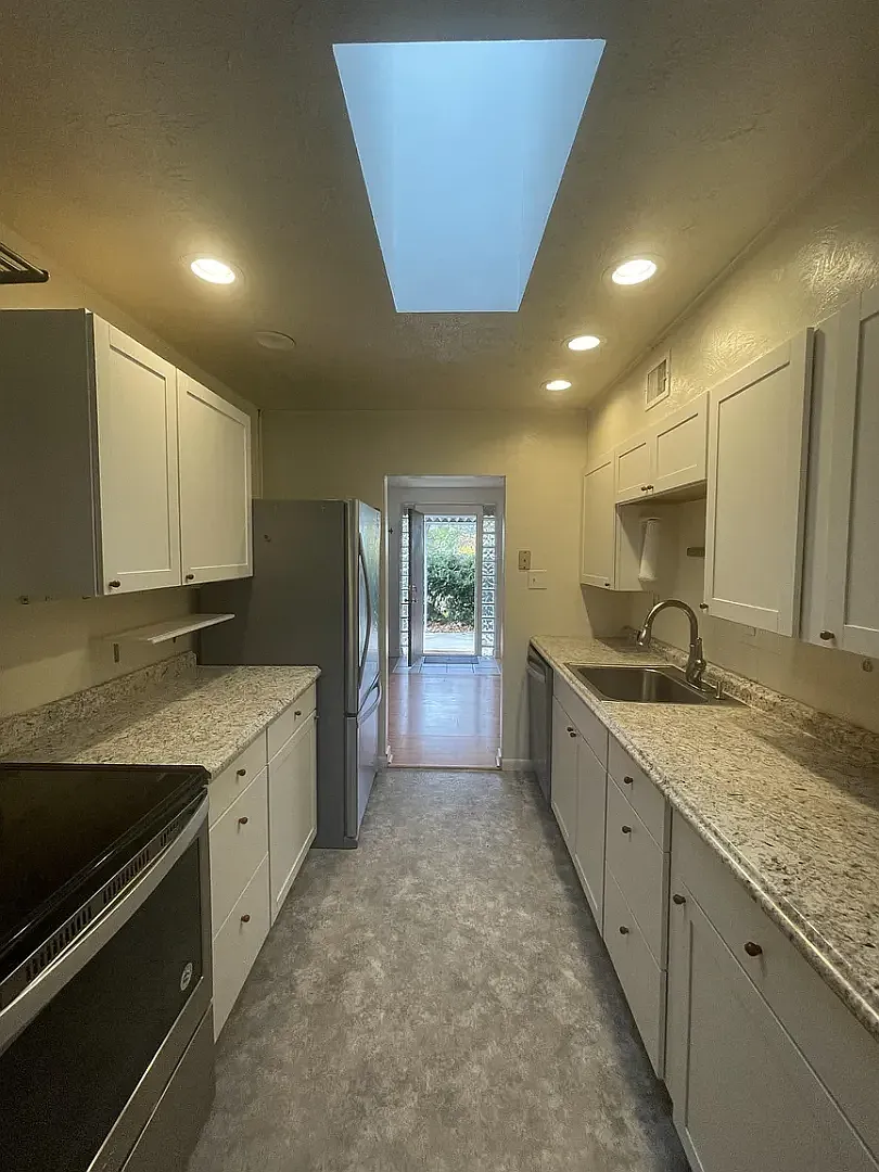 817 S Henderson — Photo 4