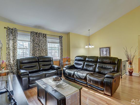 5th image of 101-103 Matilda Ave