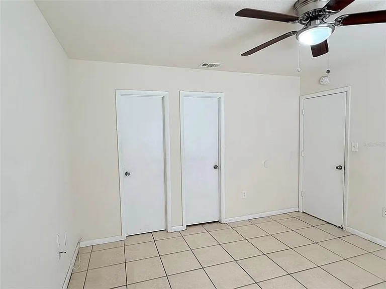 2615 E Curtis St — Photo 10