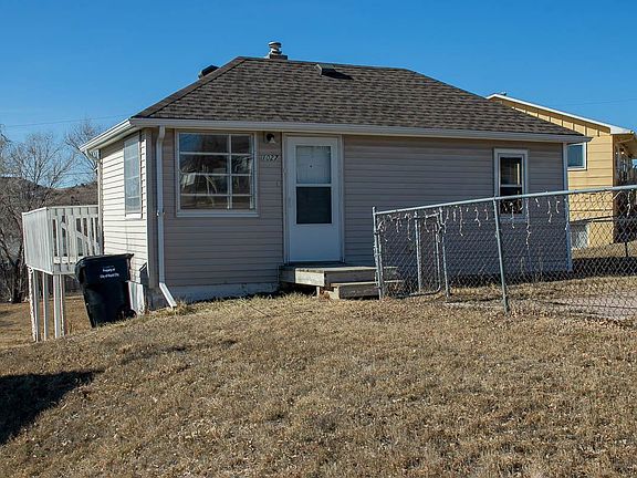 2nd image of 1027 N Maple Ave