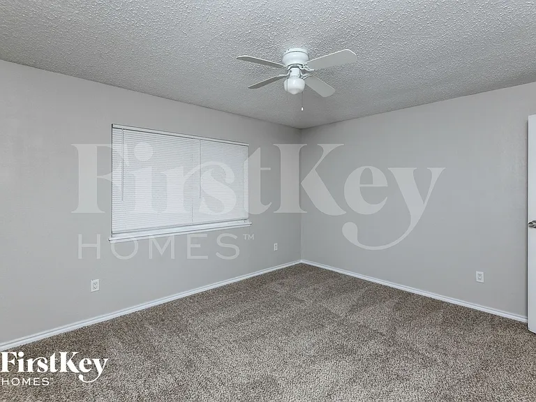 3630 Williamsburg Dr — Photo 13