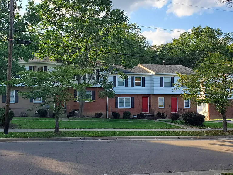 470 Zahn Dr #2 — Photo 24