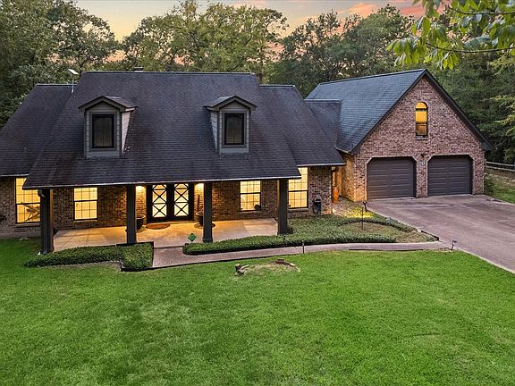3rd image of 263 Dogwood Ln