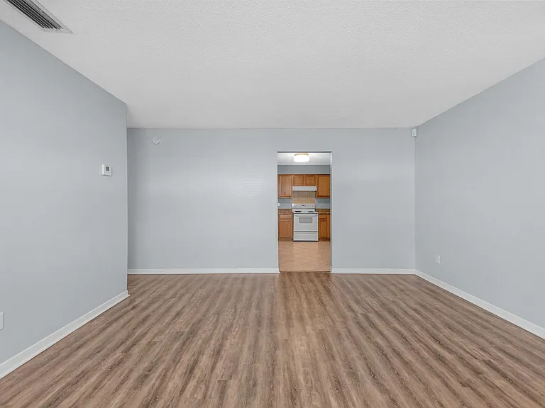 10150 Guidy Ln — Photo 5