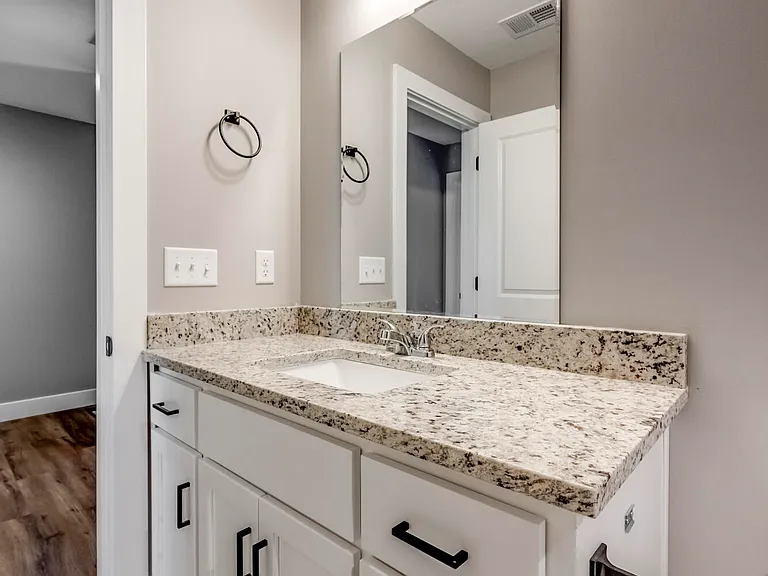 114 N Elm Grove Ave — Photo 30