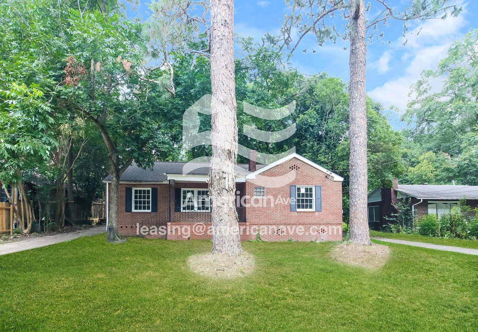 3 bed, 1.0 bath, 1393 sqft, $1,072 — Photo 2