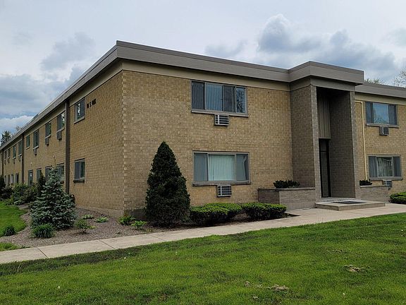 2nd image of 10 Oak Ave #202